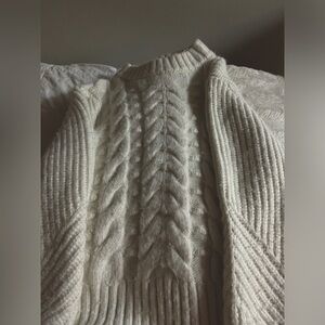 WHITE SUPER CUTE SWEATER